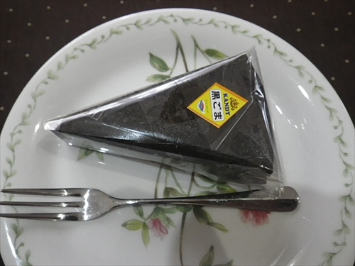 NPO法人たんぽぽ4黒ごまケーキ